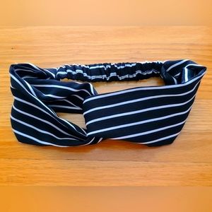 10 for $16 - Infant Girls Black & White Stripes Headband